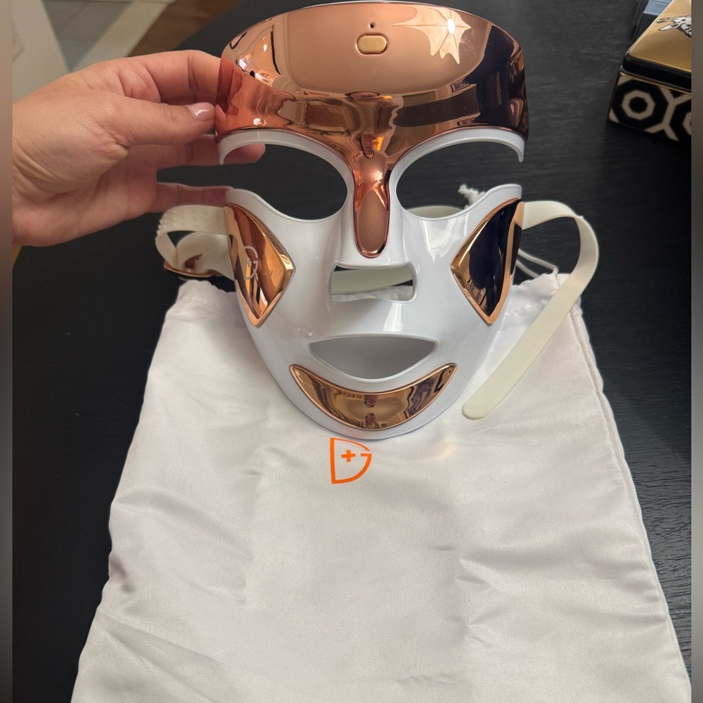 Like New DENNIS GROSS LED MASK - Picture 6 of 7
